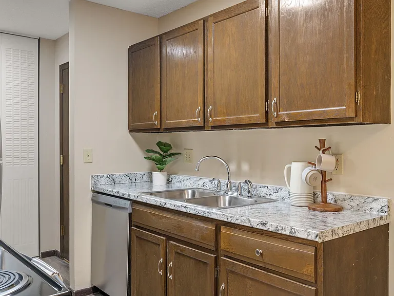 Eastgate Apartments — Photo 24