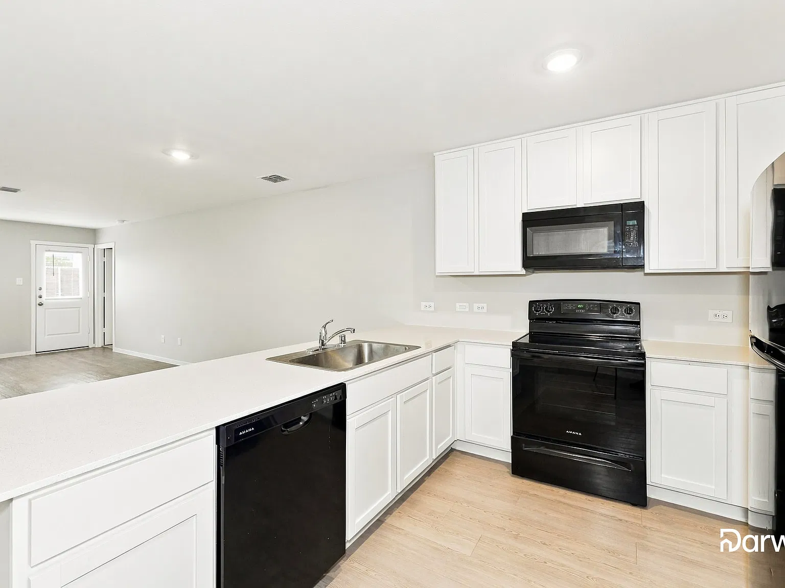 3 bed, 2.0 bath, 1402 sqft, $1,895 — Photo 3