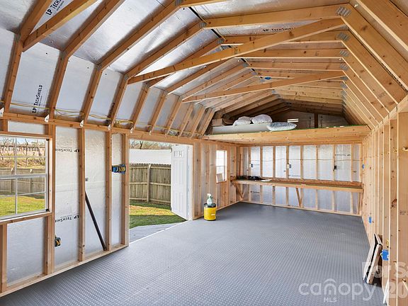 5th image of 1844 Willow Rd