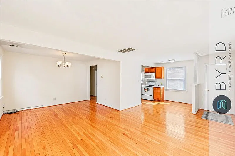 3 bed, 3.0 bath, 1642 sqft, $2,295 — Photo 4