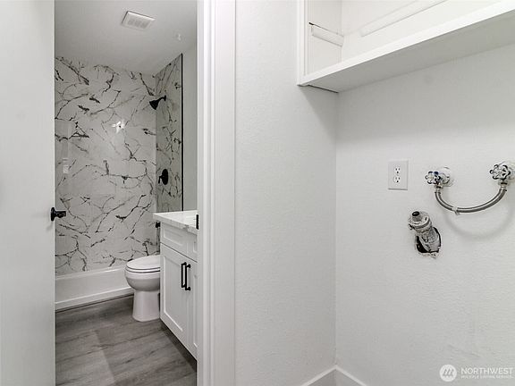 5th image of 2115 Elm St SE