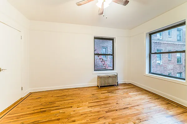 Sold by E Realty International Corp | media 28