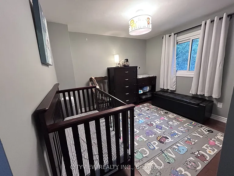 7025 Hickling Cres — Photo 12