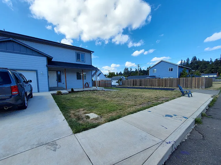 301 Drake St — Photo 2