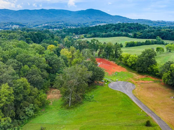 Siesta Dr, Newport, TN 37821