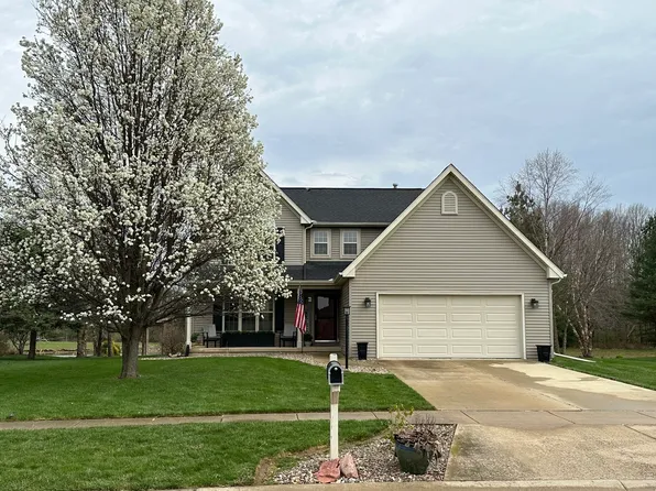 4013 Appletree Dr, Monticello, IL 61856