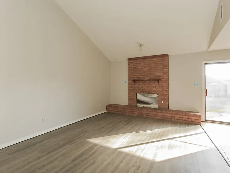 1808 SE 13th St — Photo 3