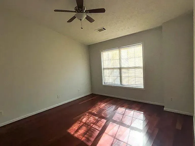1493 Ashley Way — Photo 9