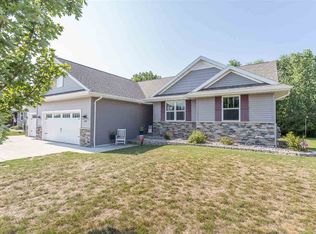 2561 Honey Clover Ct, Green Bay, WI 54313