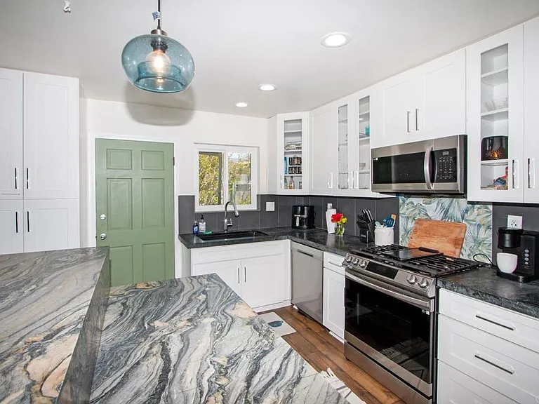 907 California St — Photo 10