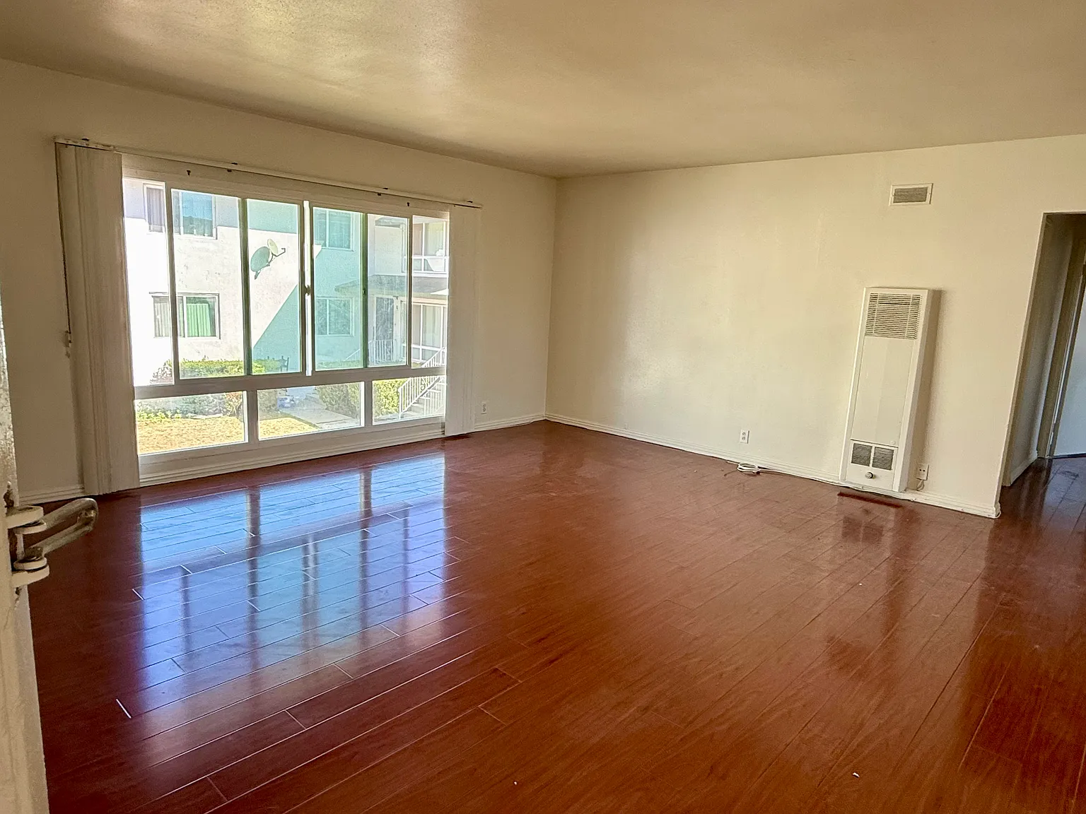 2 bed, 1100 sqft, $2,500 — Photo 3