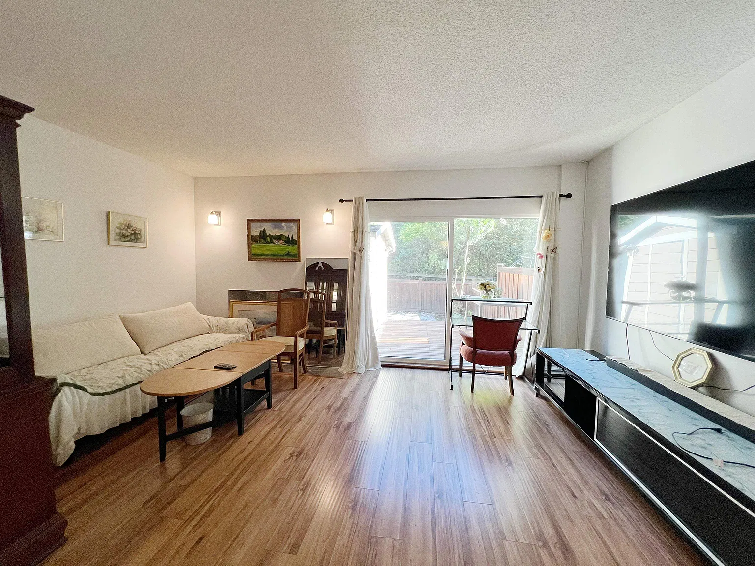 3 bed, 1250 sqft, $2,800 — Photo 3