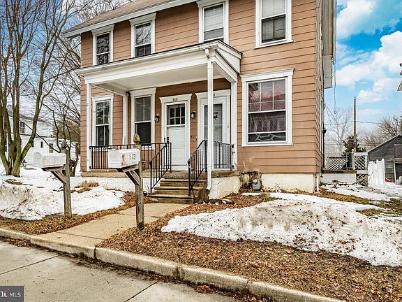 2nd image of 513 W 1st Ave