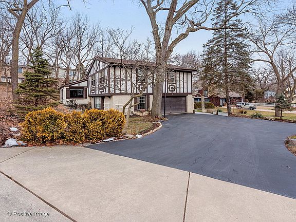 3rd image of 12 Muirwood Dr