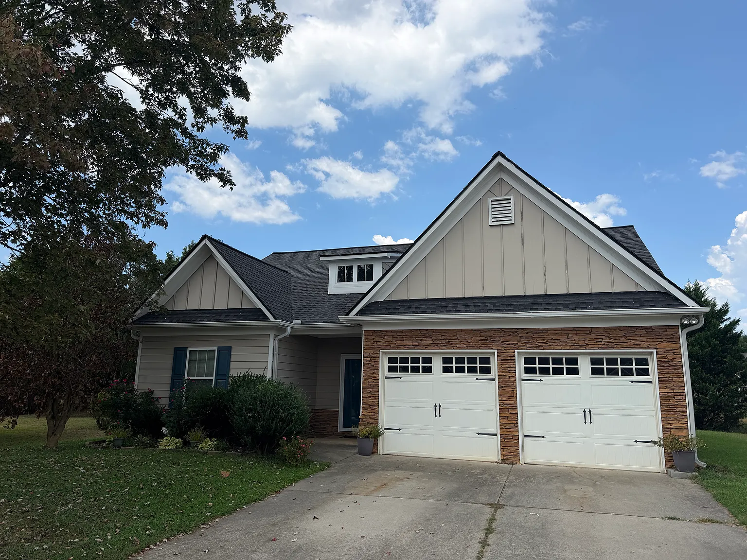 3 bed, 1600 sqft, $2,250 — Photo 1