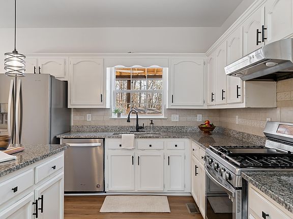 3rd image of 120 Sterling Gate Dr