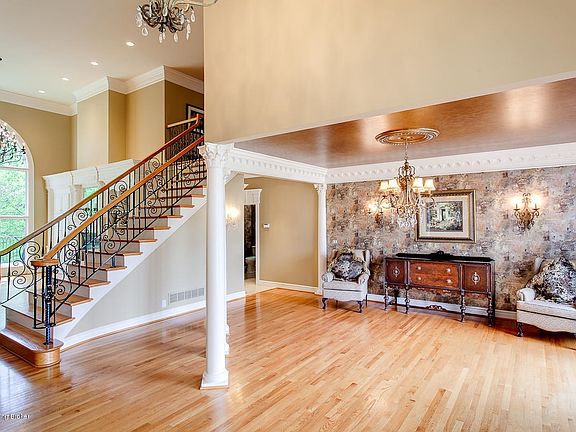 Entry/Foyer