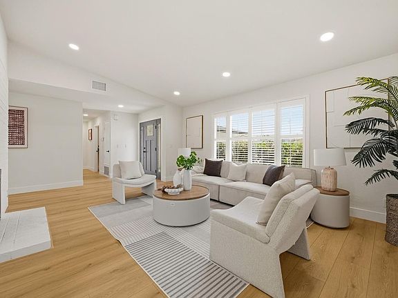 3rd image of 3338 Woodside Ln