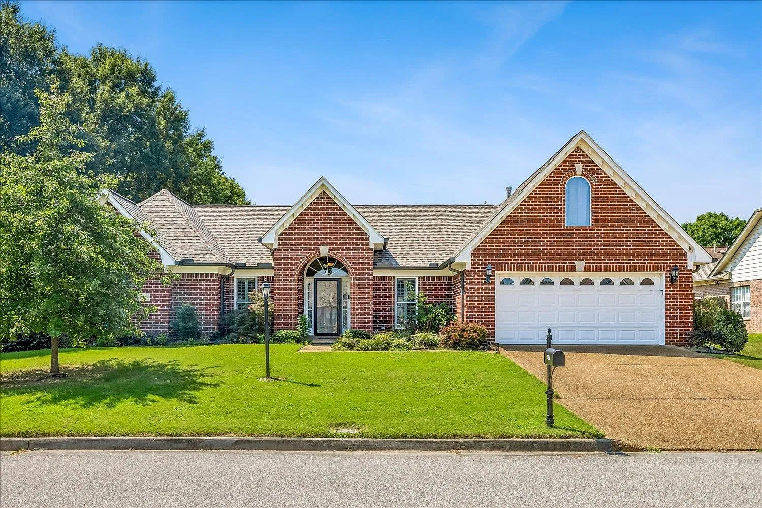 4 bed, 3.0 bath, 2364 sqft, $2,799 — Photo 1