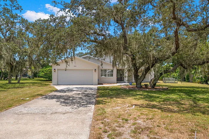 3 bed, 2.0 bath, 1638 sqft, $2,900 — Photo 1
