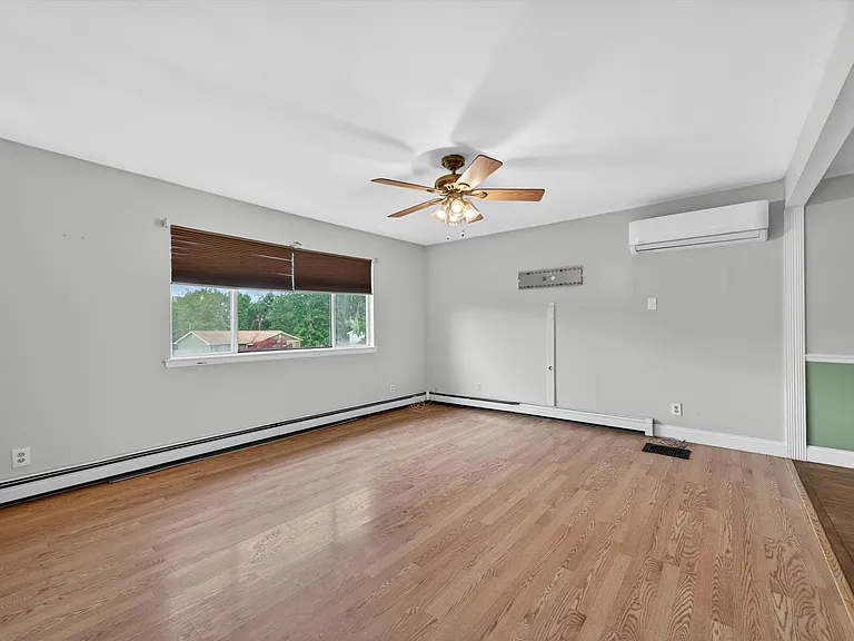 76 Maureen Dr — Photo 13