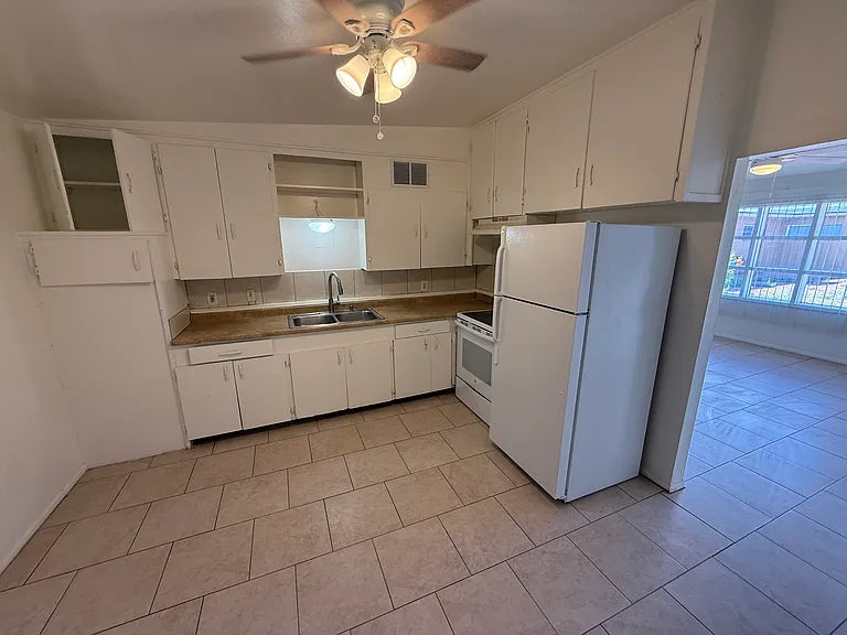 3839 W Hazelwood St #5 — Photo 6
