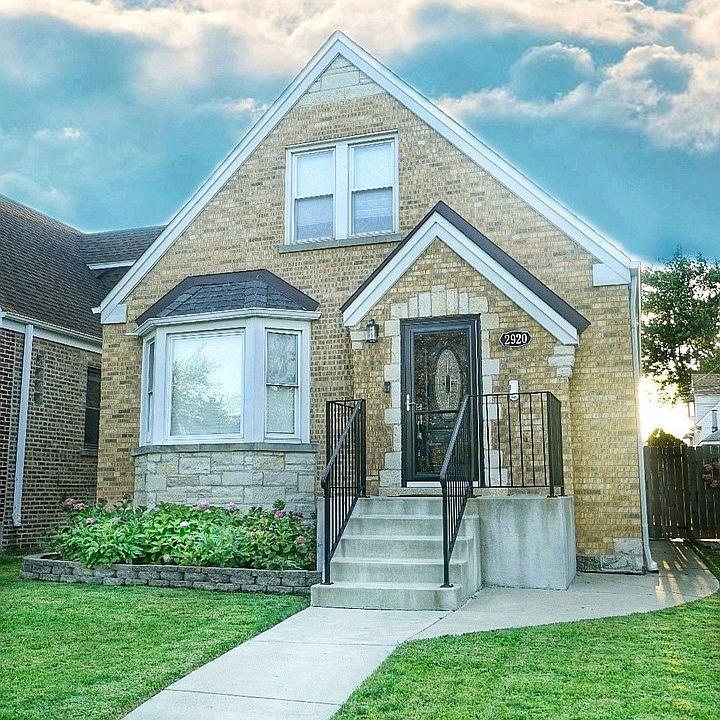 1st image of 2920 N Nagle Ave