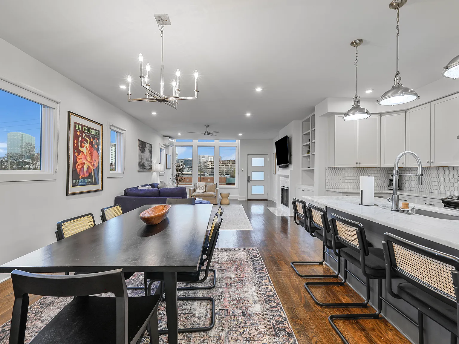 4 bed, 3.5 bath, 2268 sqft, $5,999 — Photo 3
