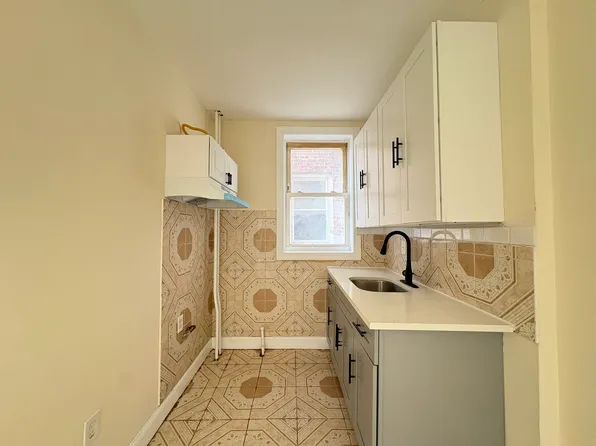 90-96 West 33rd Street image 1 of 3