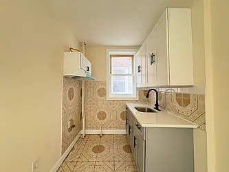 90-96 West 33rd Street, #C6