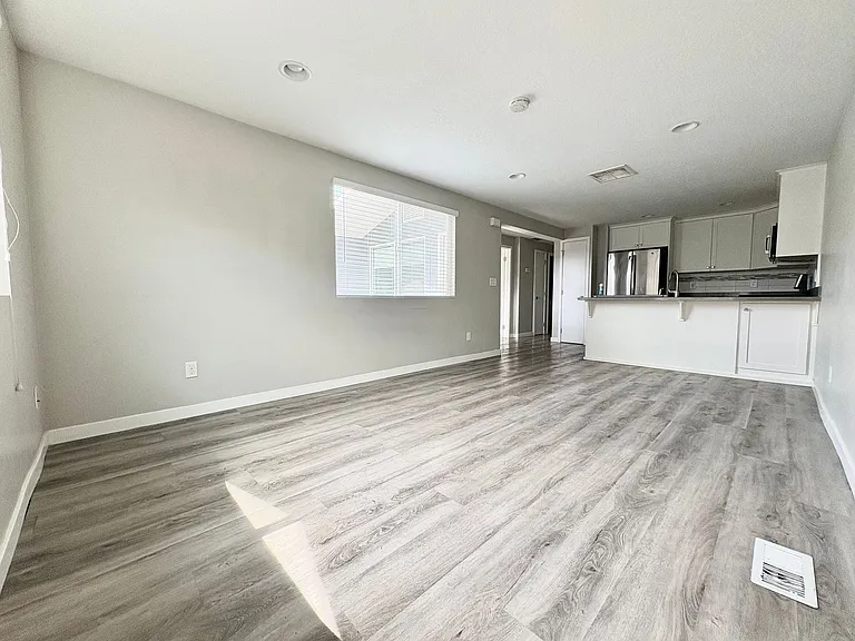 1255 E 5600 S — Photo 2