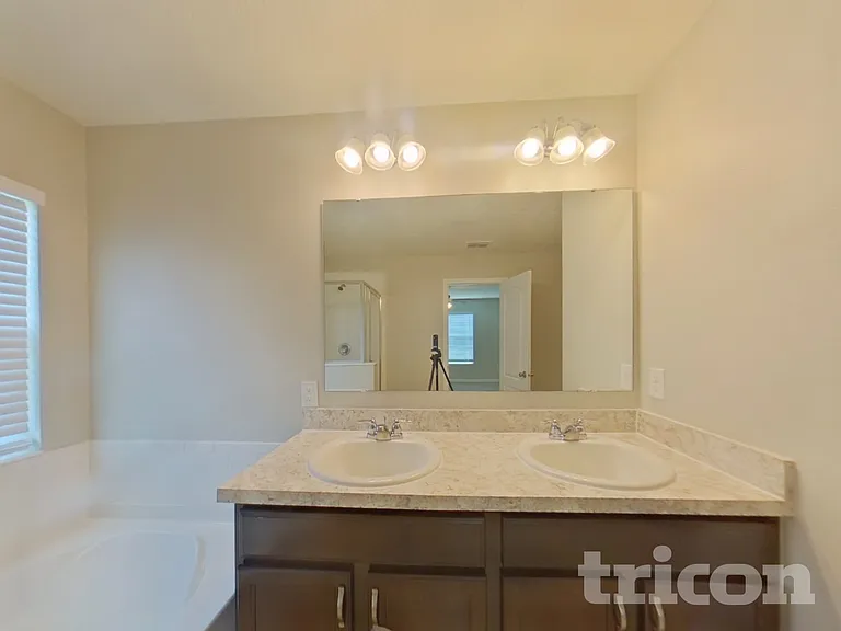 2244 Gladiolus Ln — Photo 8