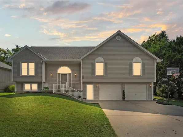 1609 Windsor Ln, Liberty, MO 64068