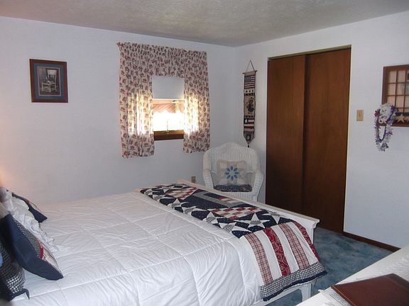 3 bedroom : ( all bedrooms will hold king size beds)