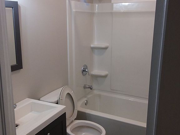 4th image of 512 Belmont St