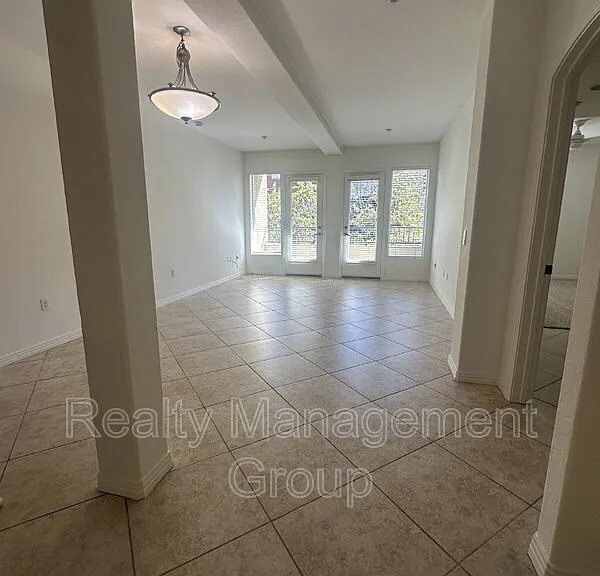 301 W G St #307 — Photo 2
