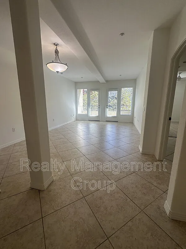 Building Photo - 301 W G St #307
