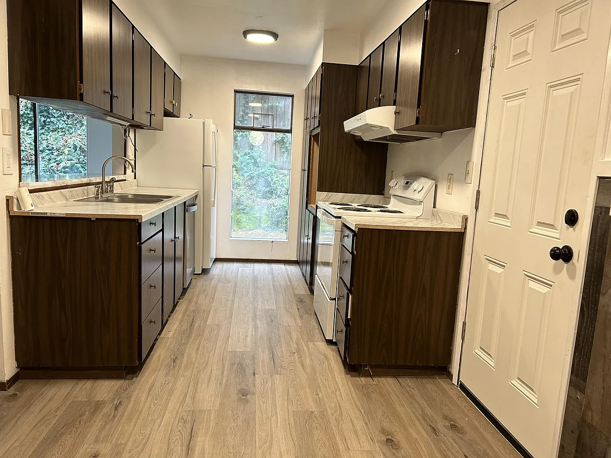 Building Photo - 237 E Woodhill Ave #1