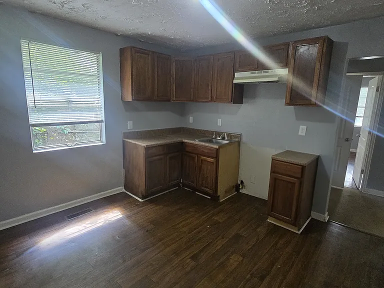 380 Astor St — Photo 10