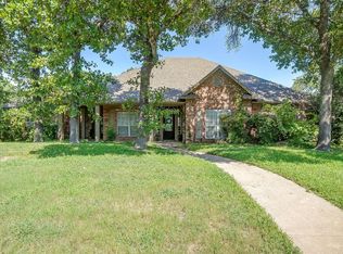 103 Hillside Dr E, Burleson, TX 76028