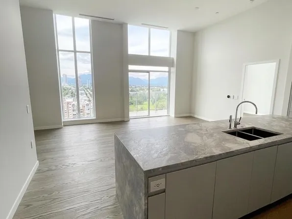7433 Cambie St #2803, Vancouver, BC V6P 0J8
