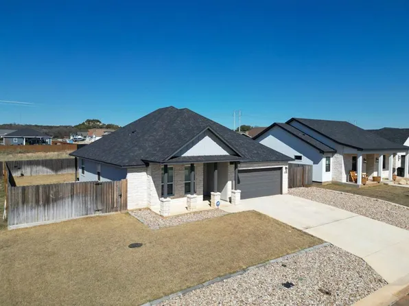 126 Madrona Ln, Fredericksburg, TX 78624