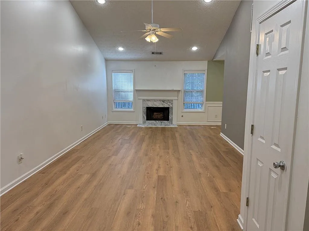 4 bed, 2.0 bath, 1770 sqft, $2,550 — Photo 4