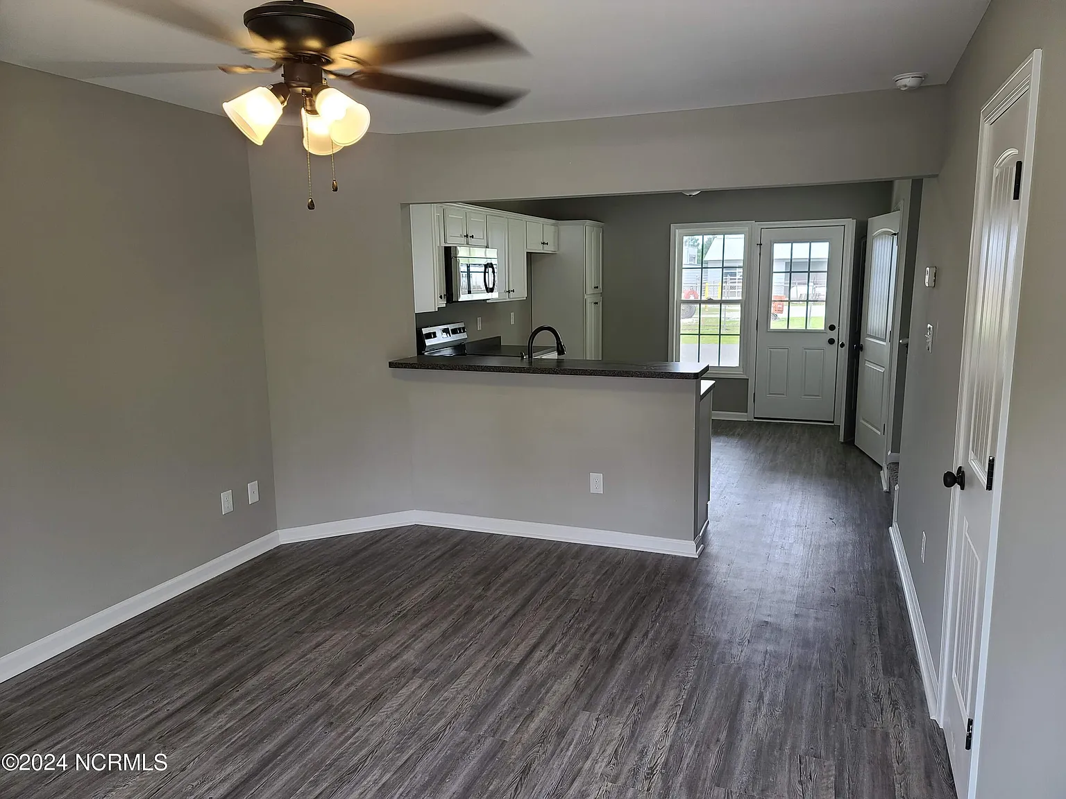 2 bed, 2.5 bath, $1,100 — Photo 3