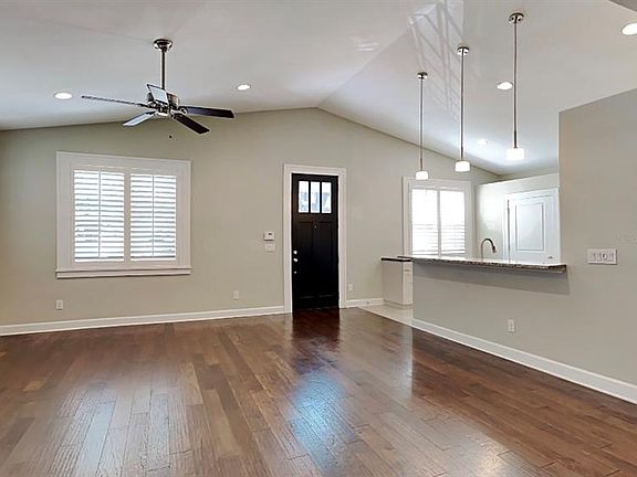 3rd image of 1609 Park Lake St