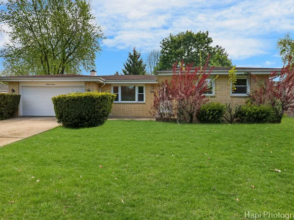 1903 Sprucewood Ln, Lindenhurst, IL 60046