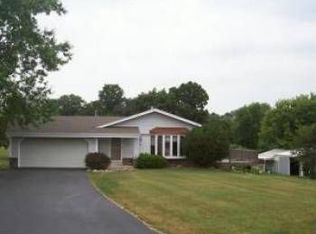 W348S7437 Colonial Dr, Eagle, WI 53119