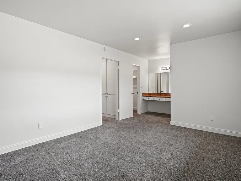 Balboa Apartments — Photo 2