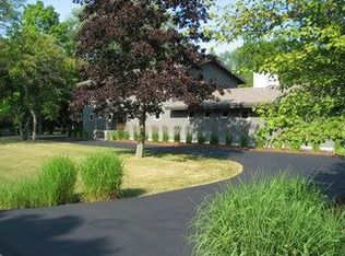 8300 N Allen Ln, Fox Pt, WI 53217