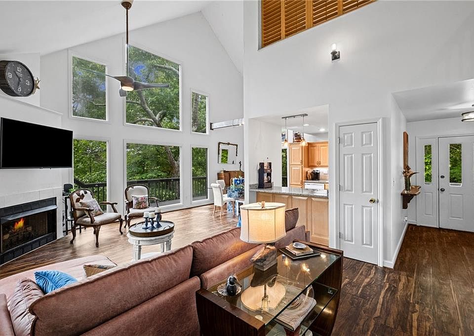 1st image of 1888 Valley View Dr